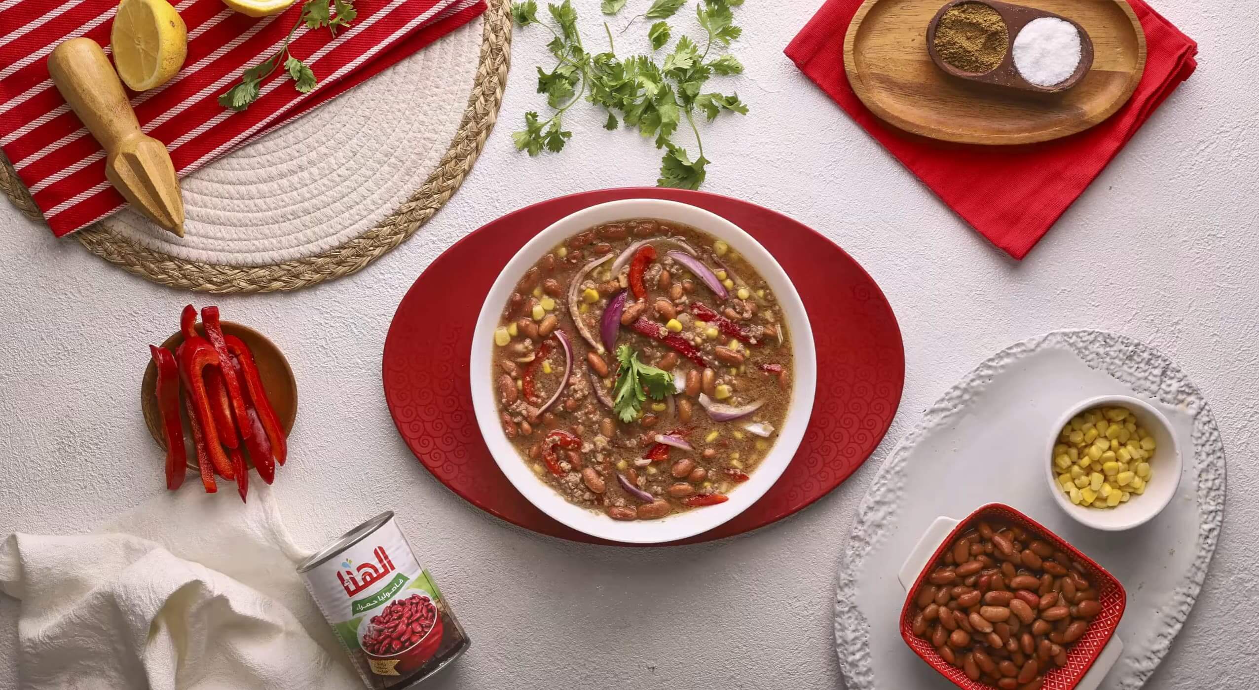 سلطة تونا بالفاصوليا الحمراء والذرة